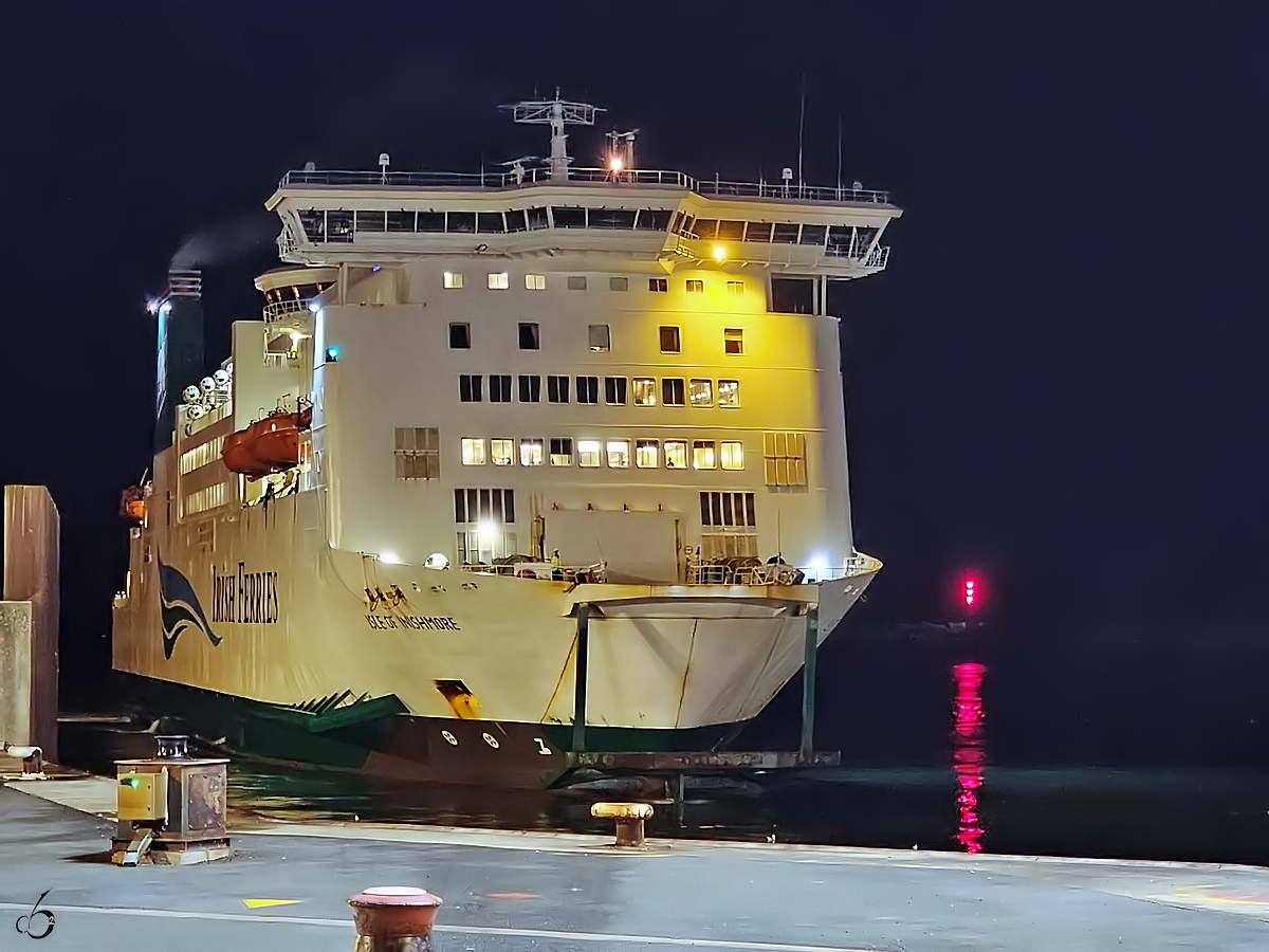 Mitte Juli 2025 war das 1997 gebaute Fährschiff ISLE OF INISHMORE (IMO: 9142605) von Irish Ferries im Hafen von Calais zu sehen.