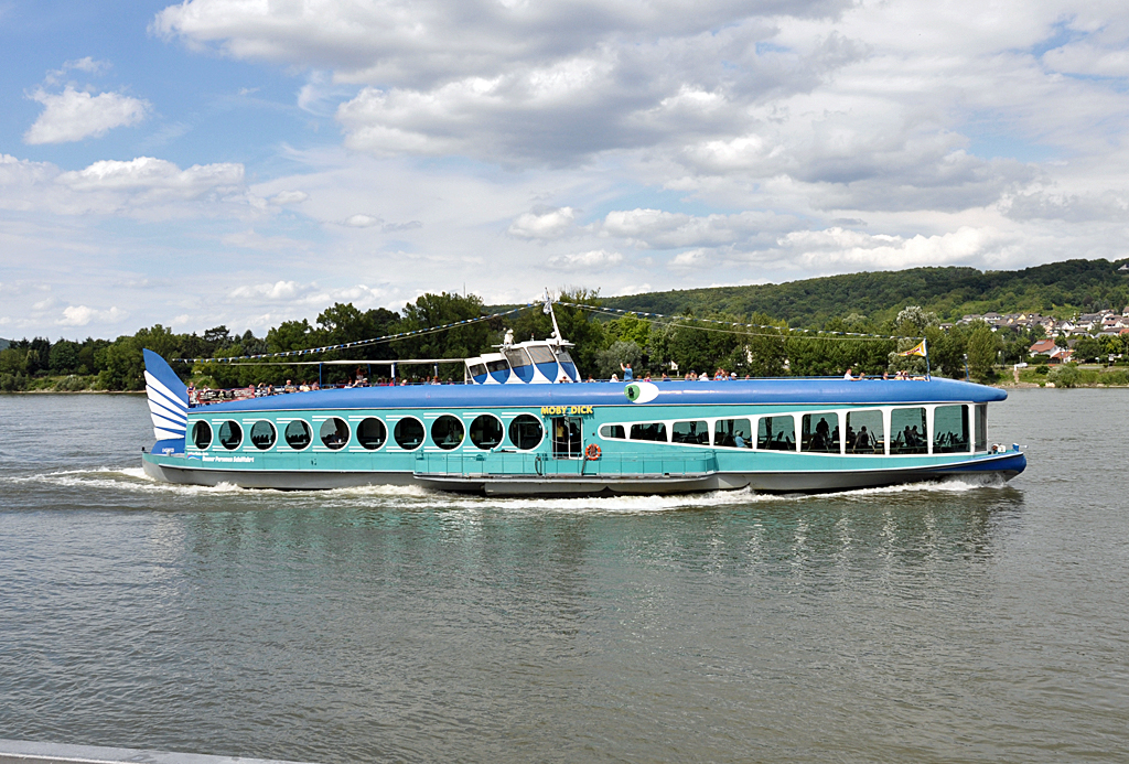  Moby Dick  der  Bonner-Personen-Schifffahrt  auf dem Rhein bei Remagen - 03.08.2013