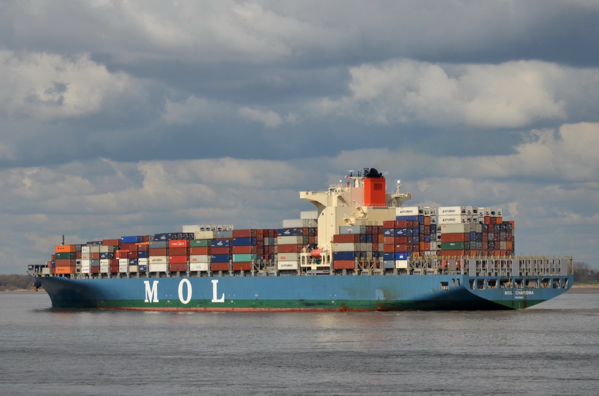 MOL  CHARISMA   Containerschiff  Lühe  04.04.2014 , IMO 9321249 , Baujahr 2007  , 
316 x 45m , TEU 8110
