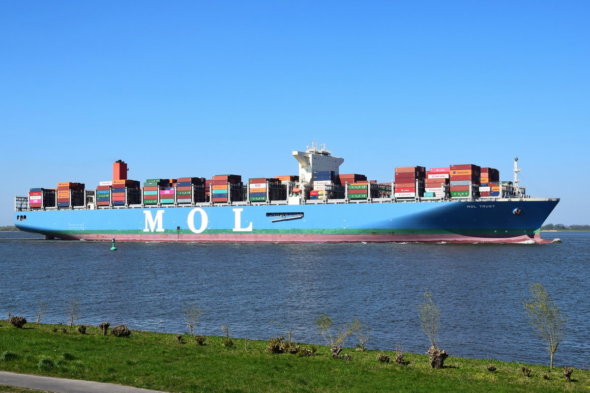 MOL TRUST , Containerschiff , IMO 9769283 , Baujahr 2017 , 400 × 58.8m , 20170 TEU , 17.04.2019 , Grünendeich