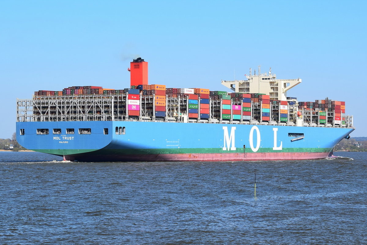 MOL TRUST , Containerschiff , IMO 9769283 , Baujahr 2017 , 400 × 58.8m , 20170 TEU , 17.04.2019 , Grünendeich