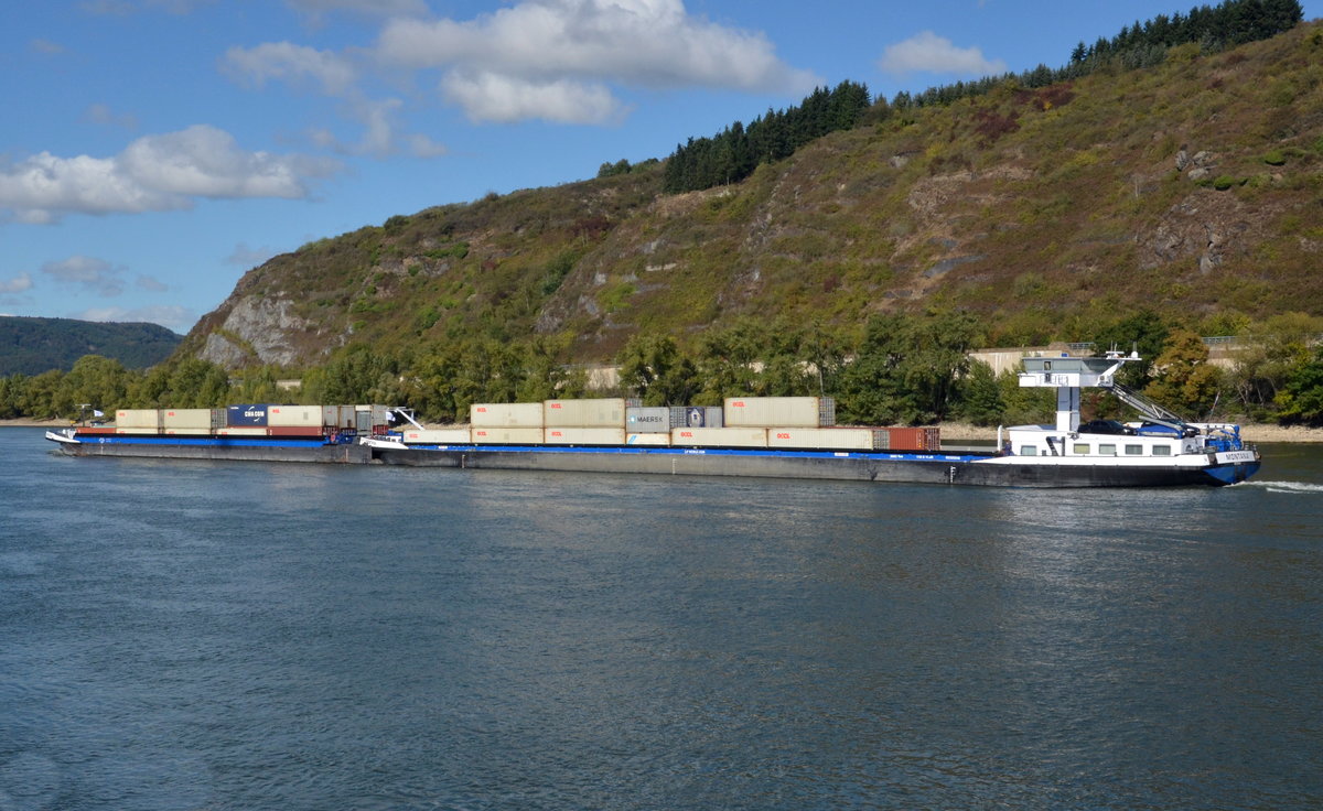 Montanana mit Montana II Container Binnenschiff im Verband. Montana hat eine Lnge: 110m, Breite: 11,45m, Montana II hat eine Lnge: 83m, Breite: 11,45m. Heimat ist Rotterdam. Zu Tahl fahrend auf dem Rhein bei Andernach am 05.10.16.