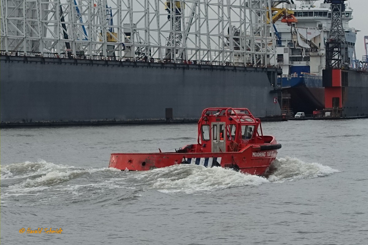 MOORING TUG III (H 7017) am 28.1.2021, Hamburg, Elbe vor den Landungsbrücken /

Festmacherboot / Lüa 11,28 m, B 4,2 m, Tg  m / 1 Diesel, 210 kW (285 PS), 9 kn, Pfahlzug 3 t / gebaut 1986 bei Johann Oelkers Schiffwerft, HH-Wilhelmsburg / Betreiber: HLM - HAMBURG LINES MEN / 
Flagge: Deutschland /
