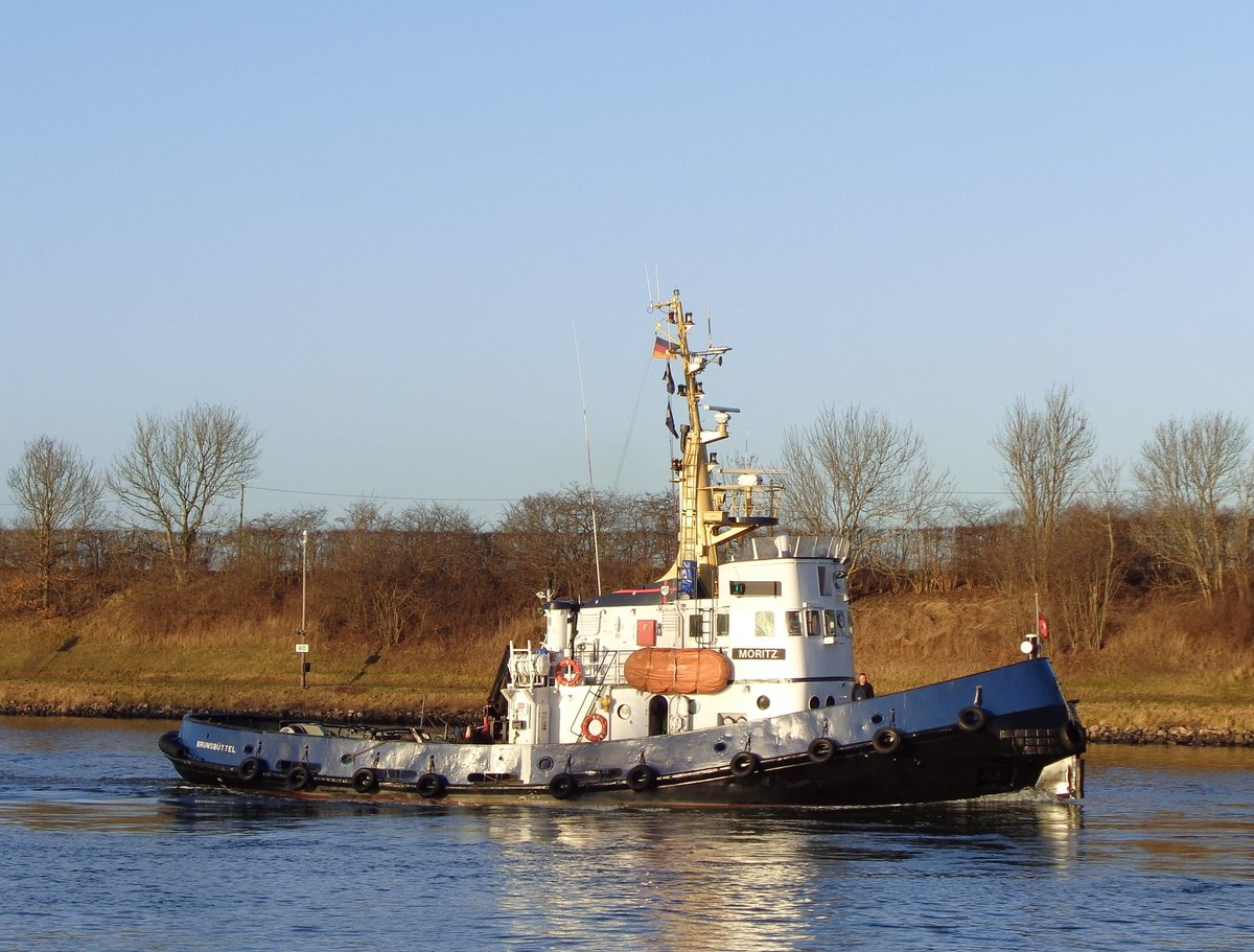 MORITZ -IMO 9096454 -1971 bei der Schichau Seebeckwerft in Bremerhven als Marineschlepper
NEUENDE gebaut. 588 KW- ex SEAWOLFF  -Eigner H.Schramm aus Brunsbüttel. am 13.01.2017
in Kl.Königsförde