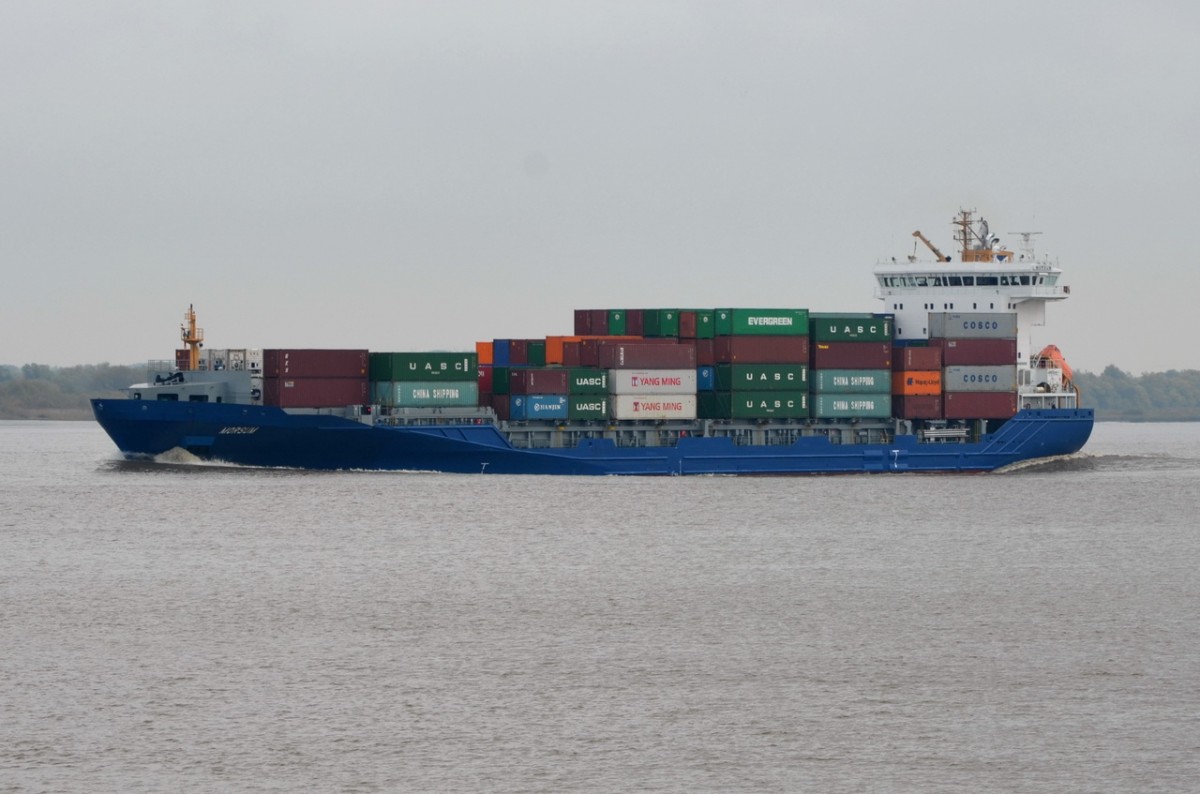 MORSUM ,Feederschiff , IMO 9429261 , Baujahr 2012 , 140.67 x 23.2m ,889 TEU , Lühe 21.10.2015