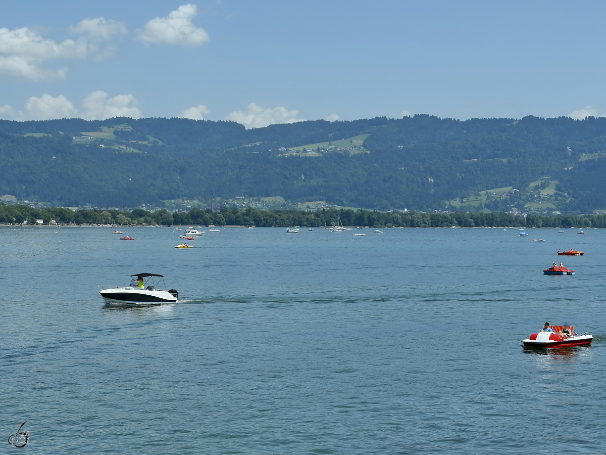 Motor- und Tretboot(e) Anfang Juli 2017 in Lindau.