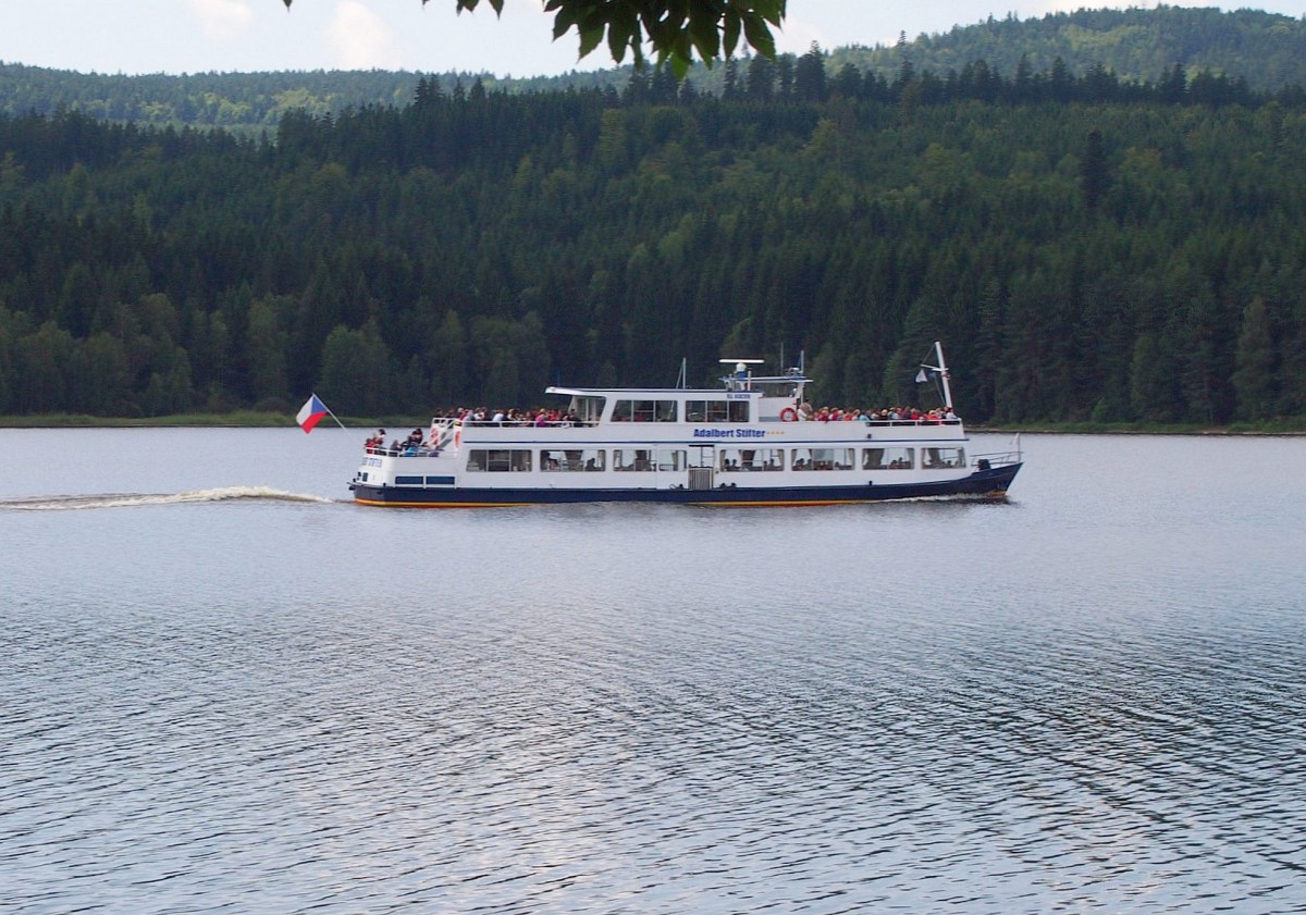 Motorboot  Adalbert Stifter  in der Lipno-Stausee am 15.8.2013