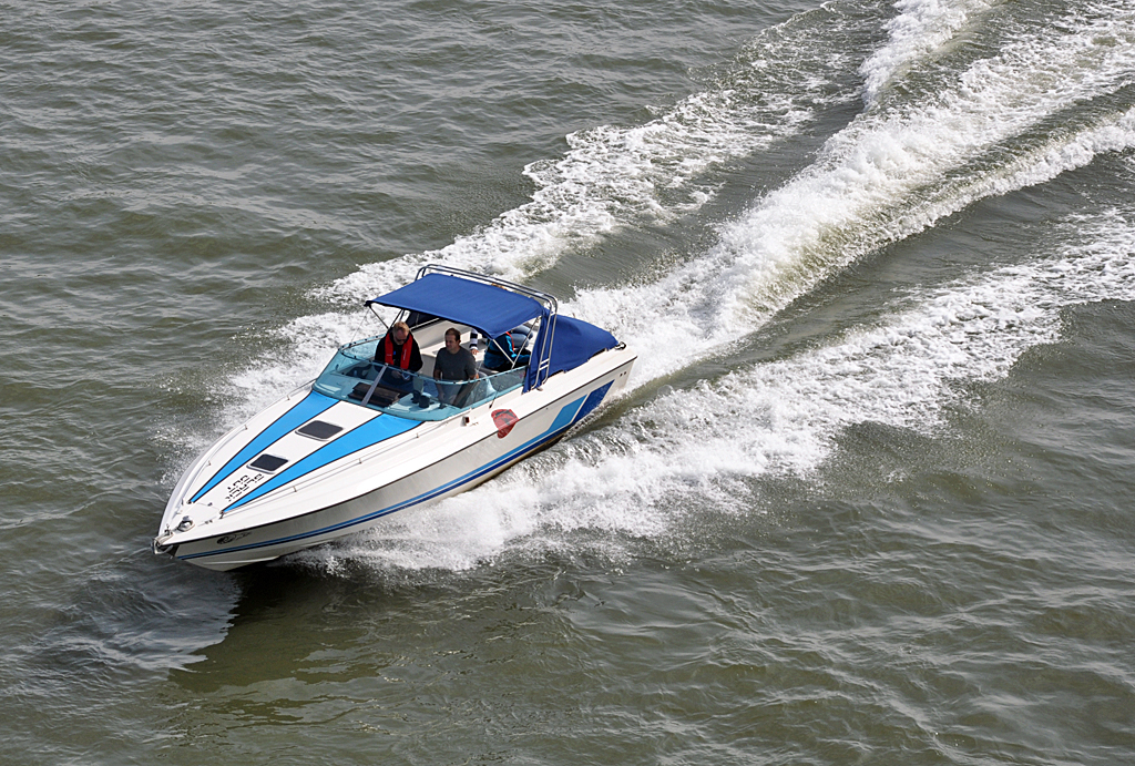 Motorboot auf dem Rhein in Bonn - 28.09.2013