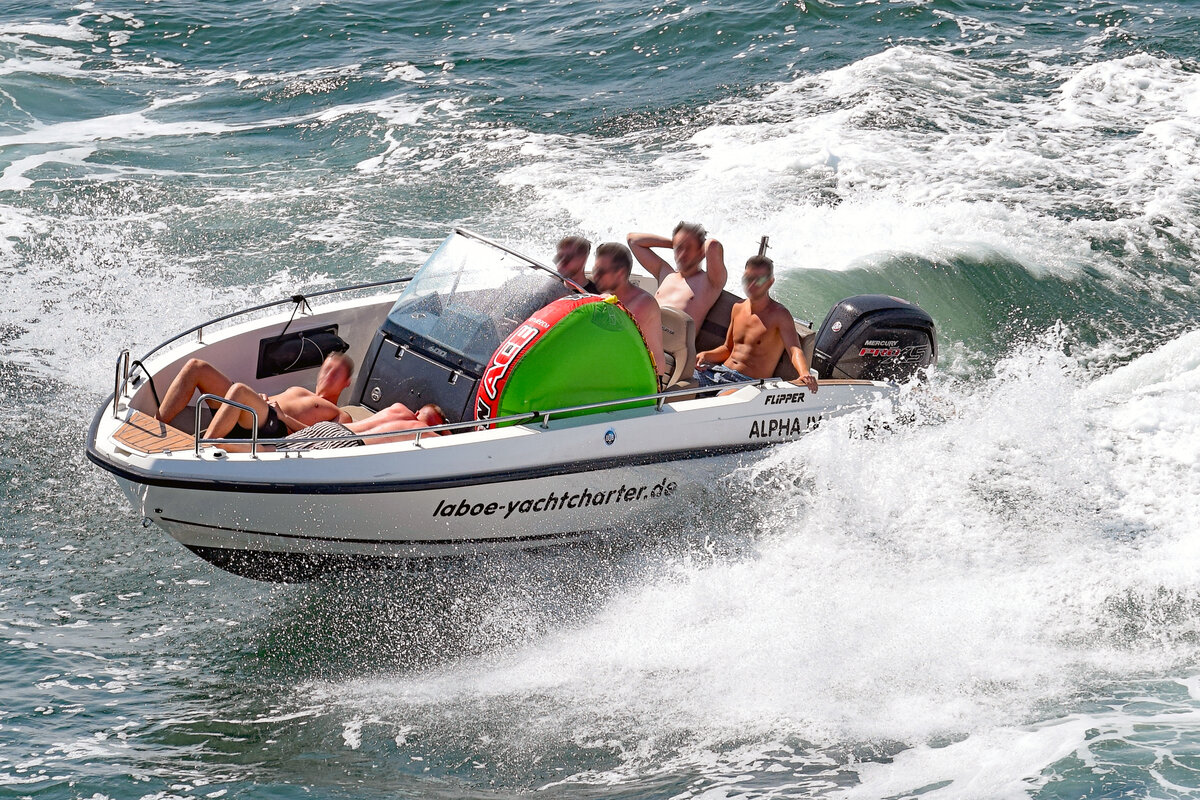 Motorboot in der Kieler Förde - 17.07.2021