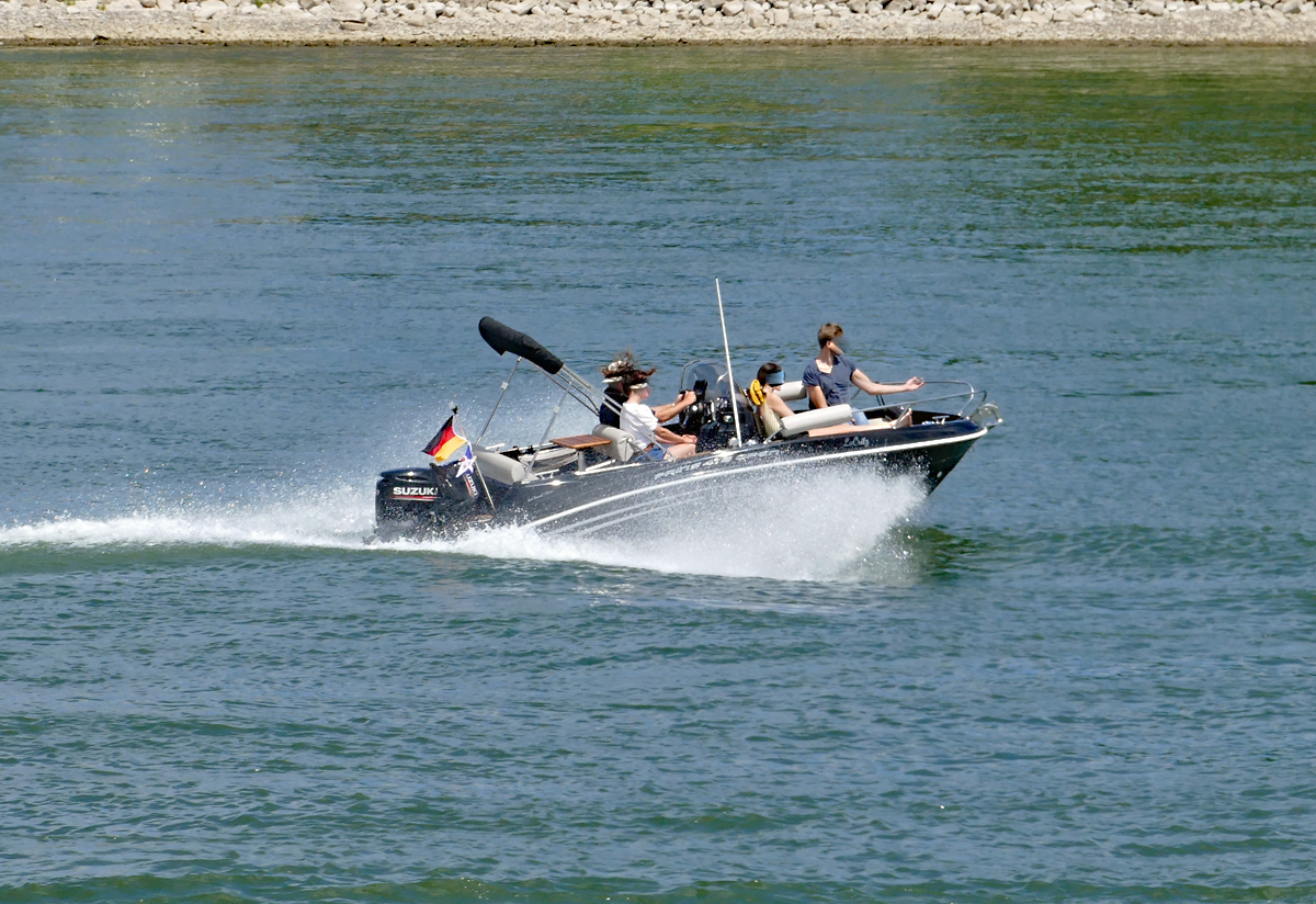 Motorboot LA CRITZ auf dem Rhein bei Remagen - 30.05.2020
