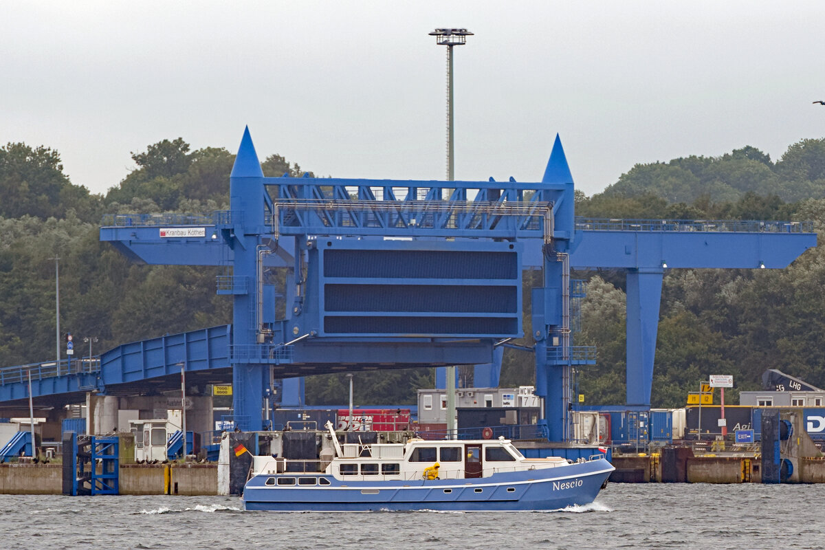 Motorboot NESCIO (HL-AV 16) am 29.08.2021 beim Skandinavienkai in Lübeck-Travemünde