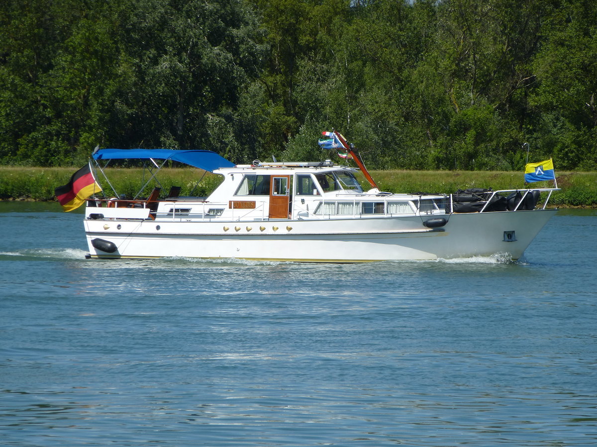 Motorboot  Quo Vadis , rheinabwrts bei Breisach, Juni 2017