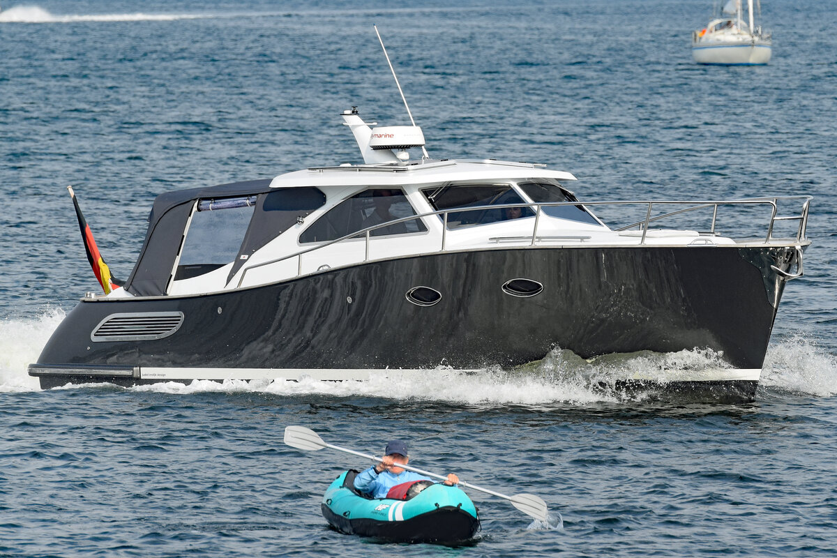 Motorboot USCHI am 13.08.2021 in der Ostsee vor Lübeck-Travemünde