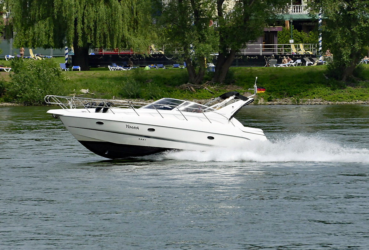 Motorboot  YEMAYA  auf dem Rhein in Bad Hönningen - 21.05.2018