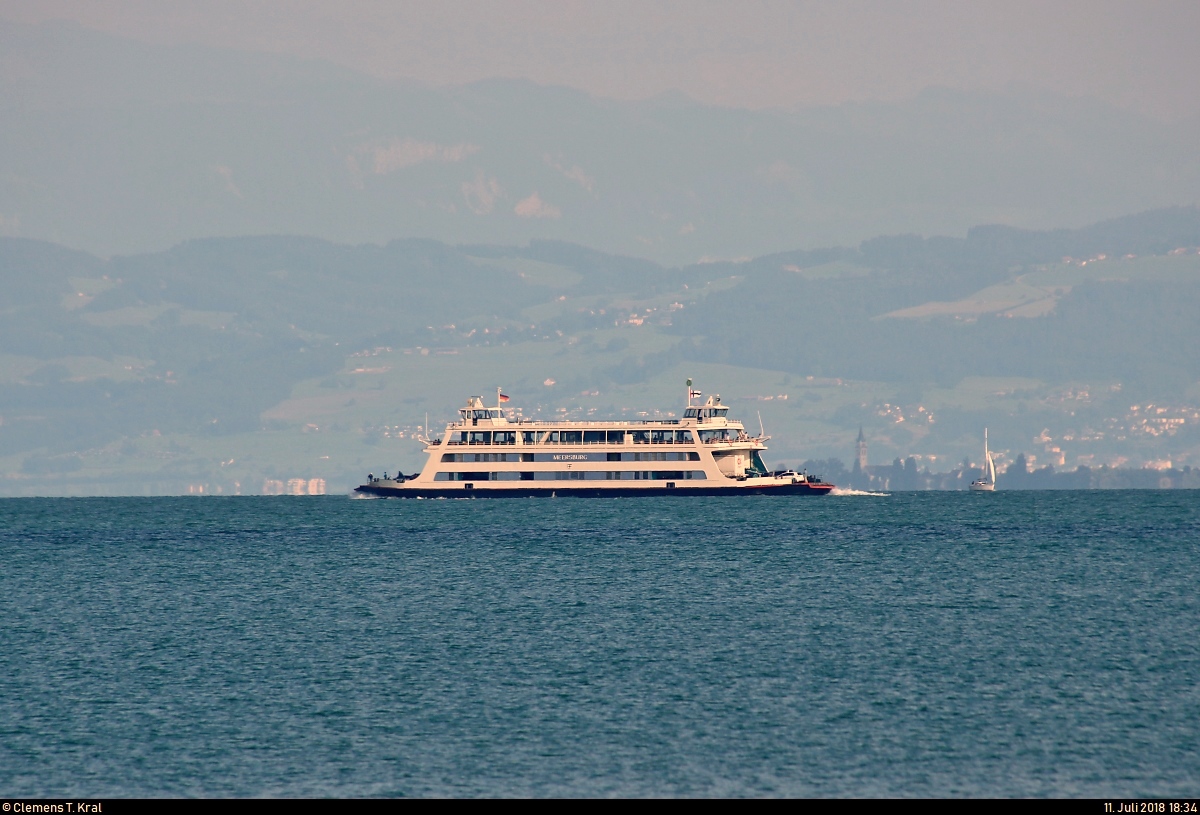 Motorfähre  Meersburg  der Stadtwerke Konstanz GmbH als Fähre von Meersburg nach Konstanz unterwegs auf dem Bodensee.
[11.7.2018 | 18:34 Uhr]