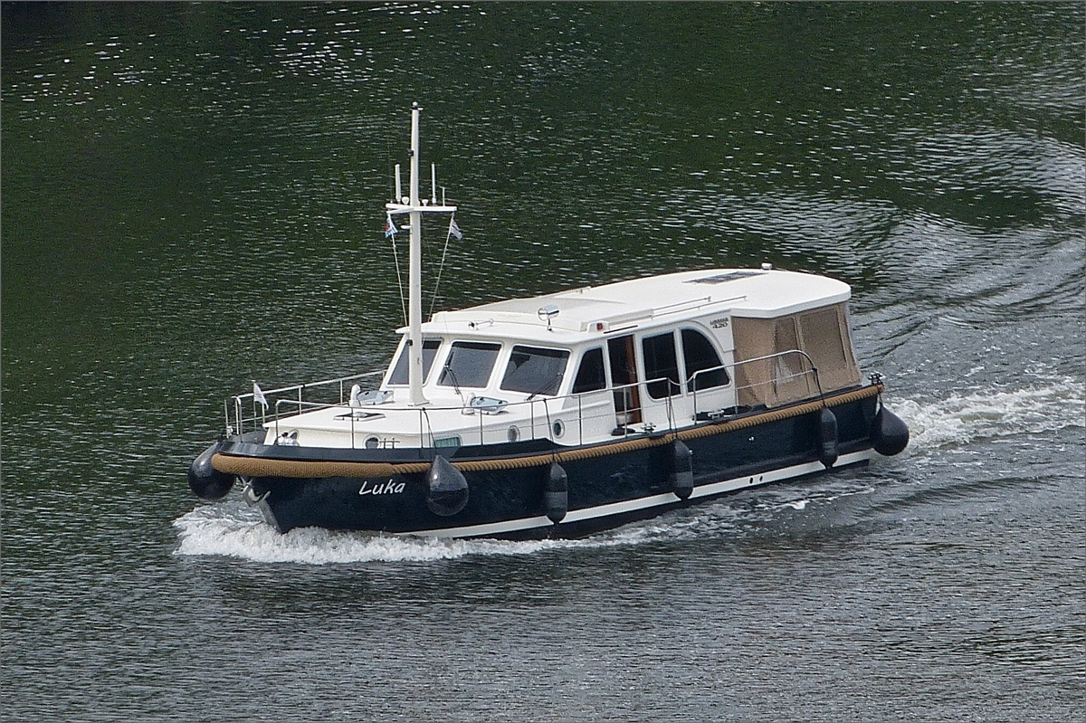 Motorjacht „LUCA“ aufgenommen auf der Mosel zu Tal fahrend nahe Wasserliesch.  10.06.2019 (Hans)