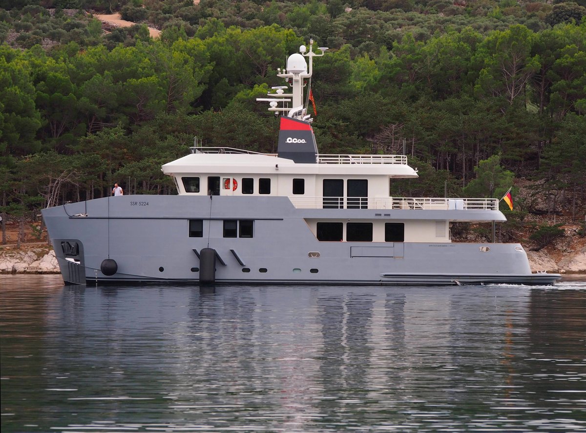 Motorjacht Carolin IV (motor Caterpilar 750hp, 12kt, 31m) mit deutscher Flagge in Cres am 21.9.2016.