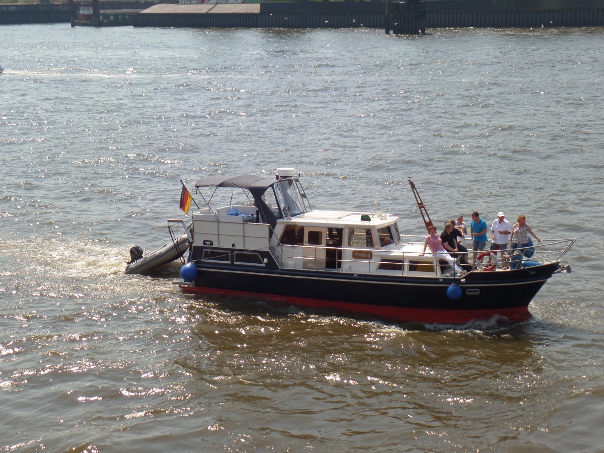 Motorjacht CHRISTIANE am 4.7.2015, Hamburg, Elbe vor den Landungsbrücken