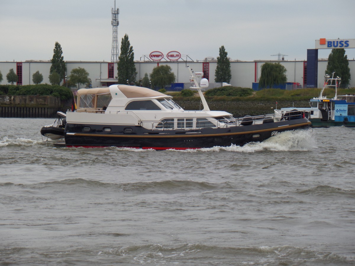 Motorjacht HANSEAT am 24.9.2015, Hamburg, Elbe Höhe Landungsbrücken /