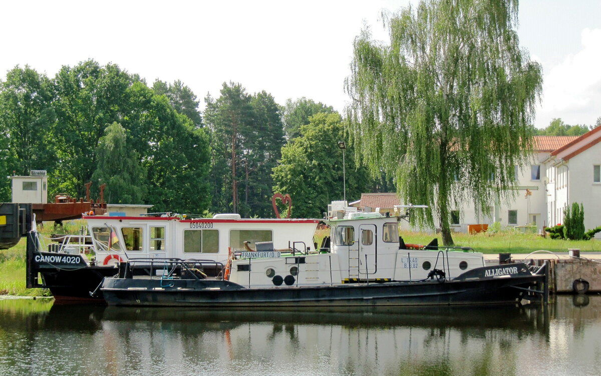 Motorschiff  ALLIGATOR  (05608420 , 15,40 x 3,82m) lag am 13.07.2021 bei der Werft in Malz am gleichnamigen Kanal. 