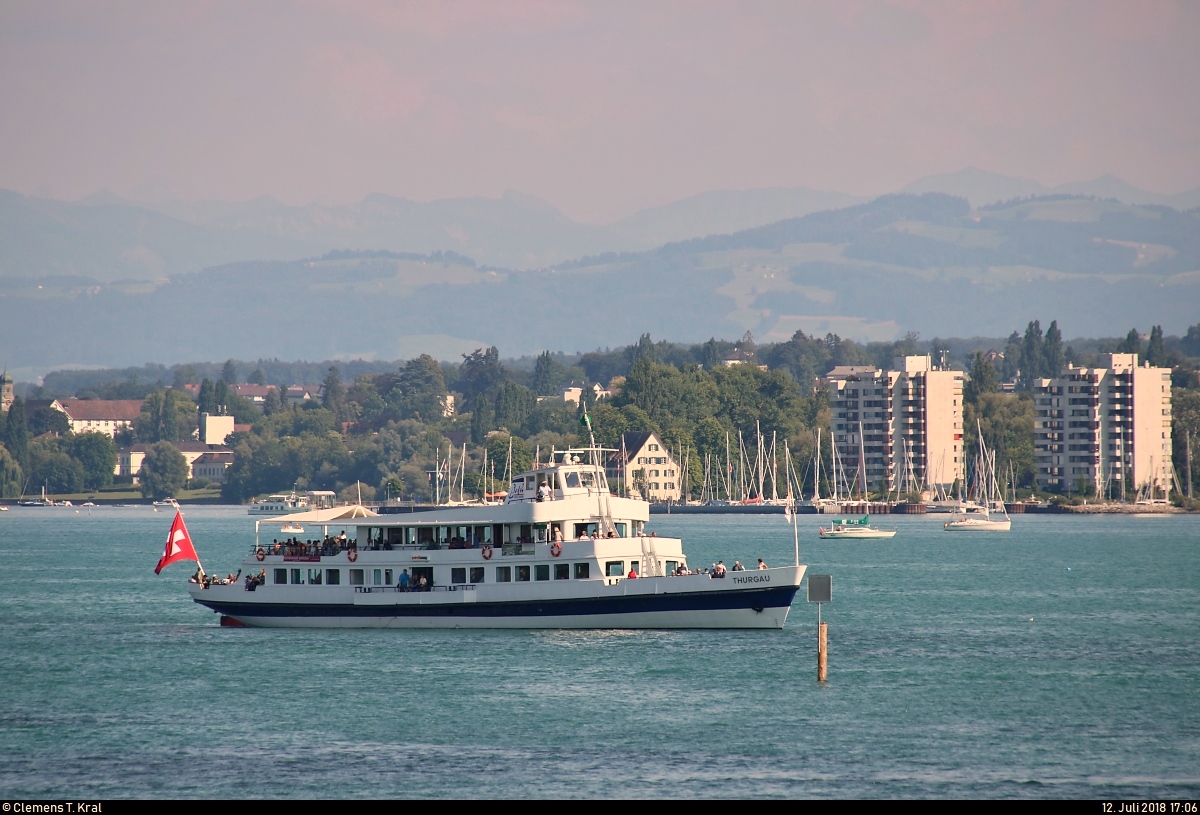 Motorschiff  Thurgau  der SBS Schifffahrt AG unterwegs auf dem Bodensee bei Konstanz.
[12.7.2018 | 17:06 Uhr]