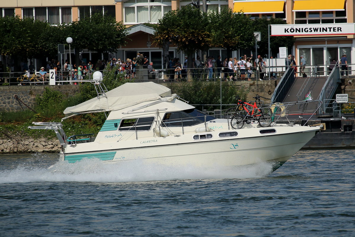 Motoryacht CASANDRA (69945-A) von Sealine. Rhein bei Königswinter am 22.07.2020.
