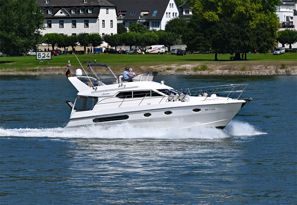 Motoryacht FORTUNA ( MZ-T 210 ), Rhein zwischen Bad Breisig und Bad Hönningen- 14.08.2021