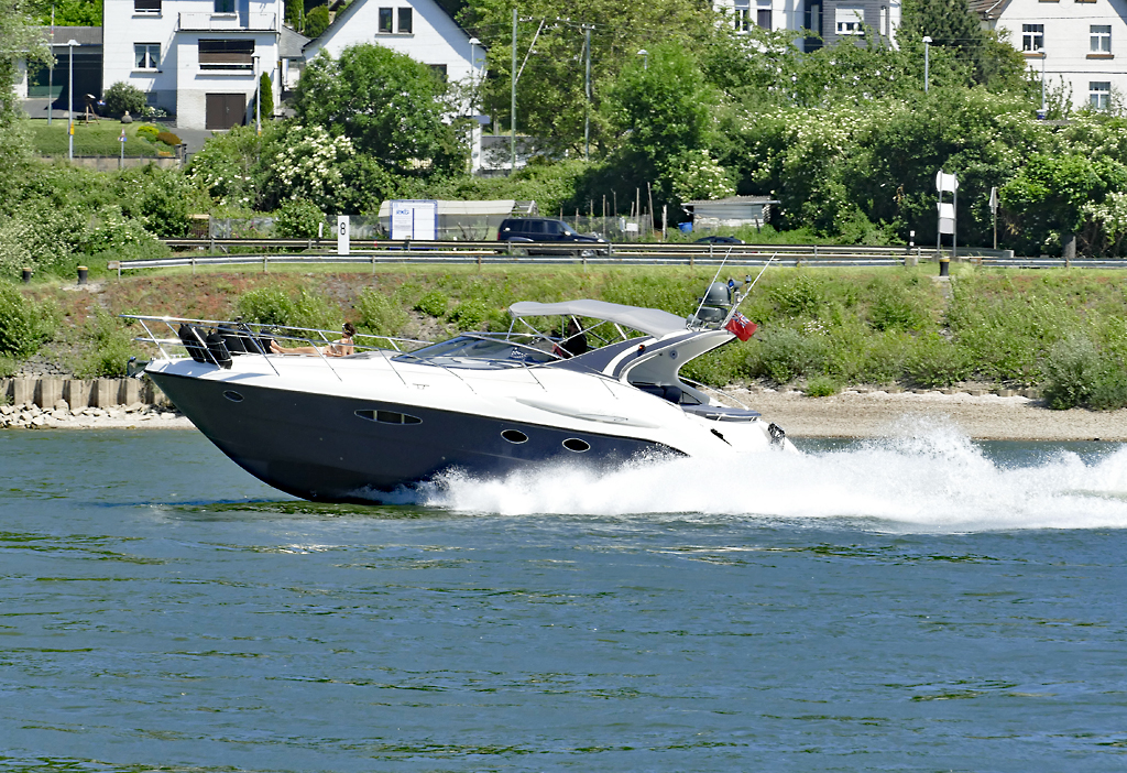 motoryacht geschwindigkeit