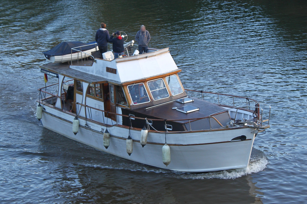 Motoryacht PAMA auf der Regnitz in Bamberg. Aufnahmedatum: 04.10.2020.