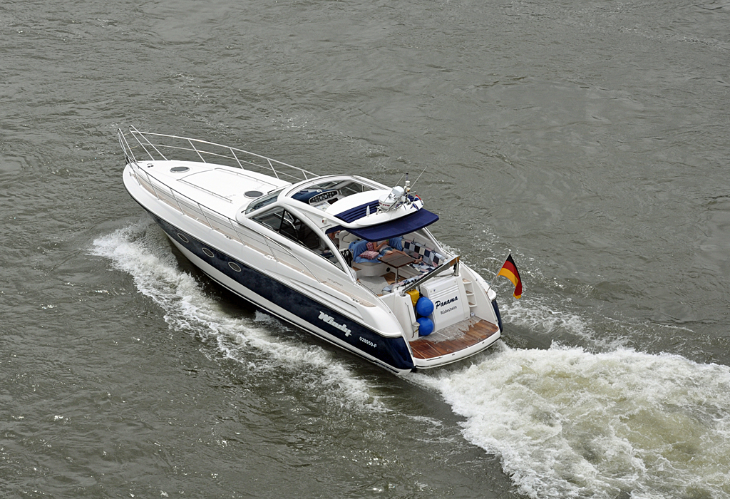 Motoryacht  Panama  auf dem Rhein bei Bonn - 29.07.2013