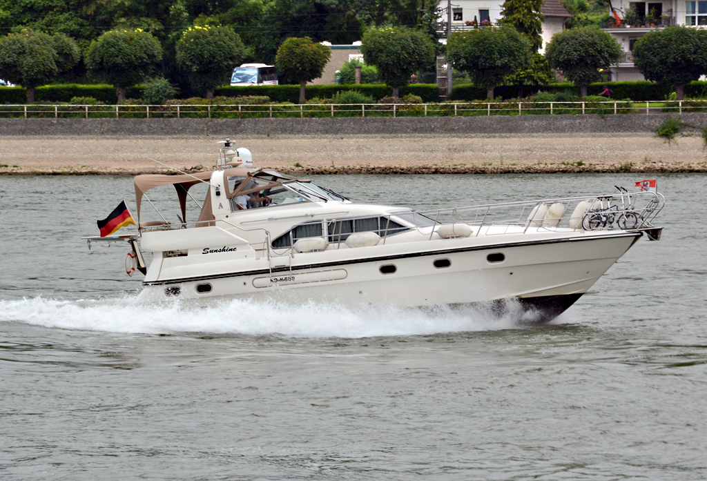 Motoryacht  Sunshine  auf dem Rhein bei Königswinter - 05.08.2016