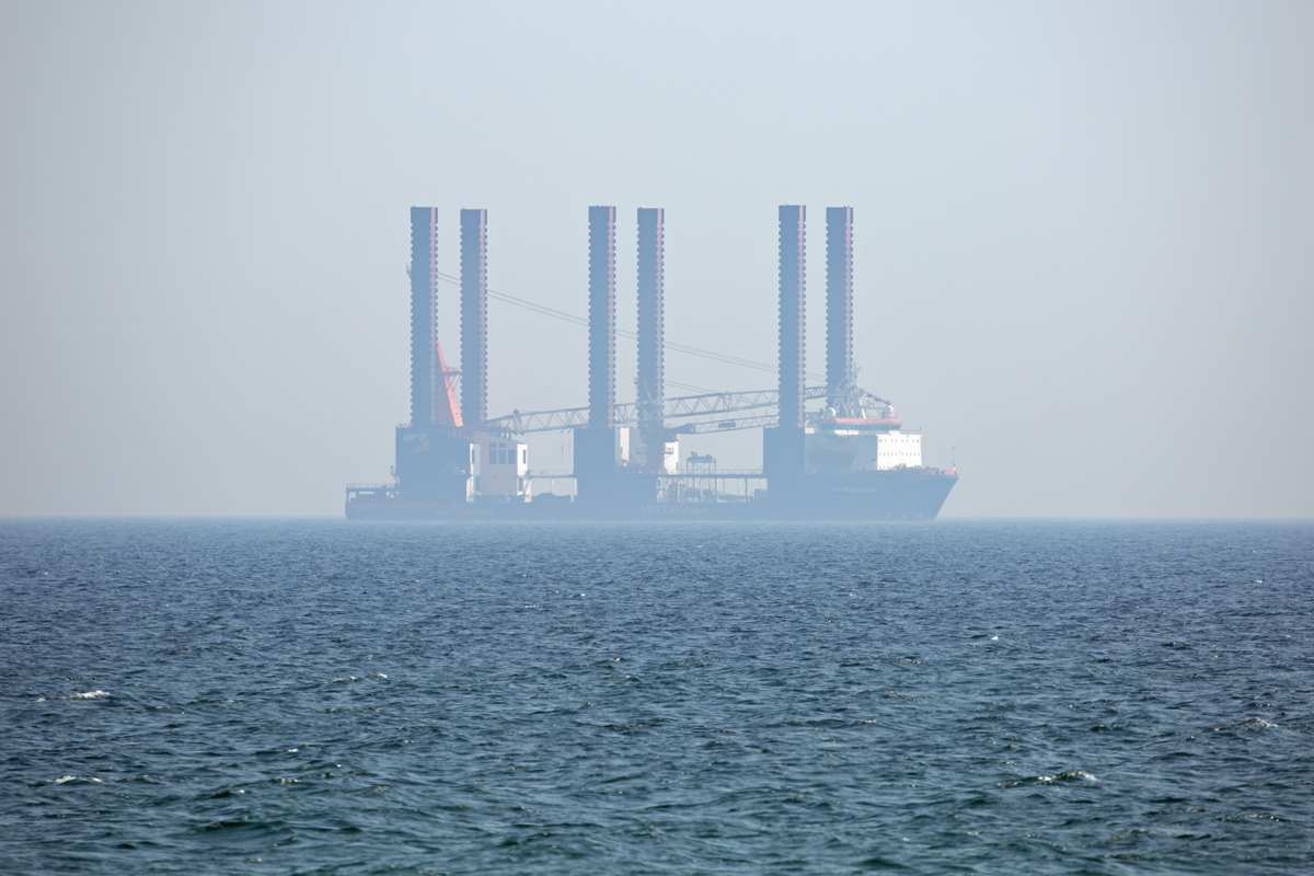 MPI RESOLUTION (IMO 9260134) im Seenebel vor Sassnitz Mukran. - 07.04.2019