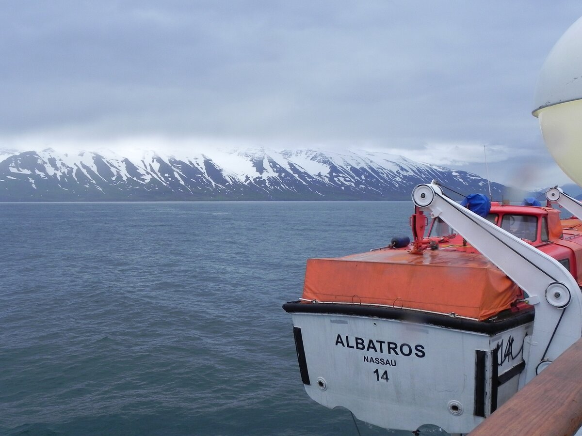 MS ALBATROS im Eyjafjord, Island, vor der Hafenstadt Akureyri am 02.07.2013. 