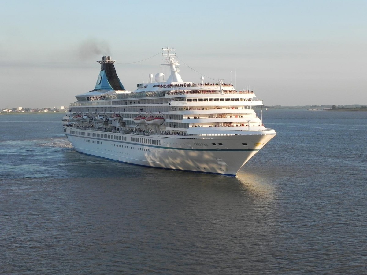 MS Artania am 08.09.2012 in Bremerhaven