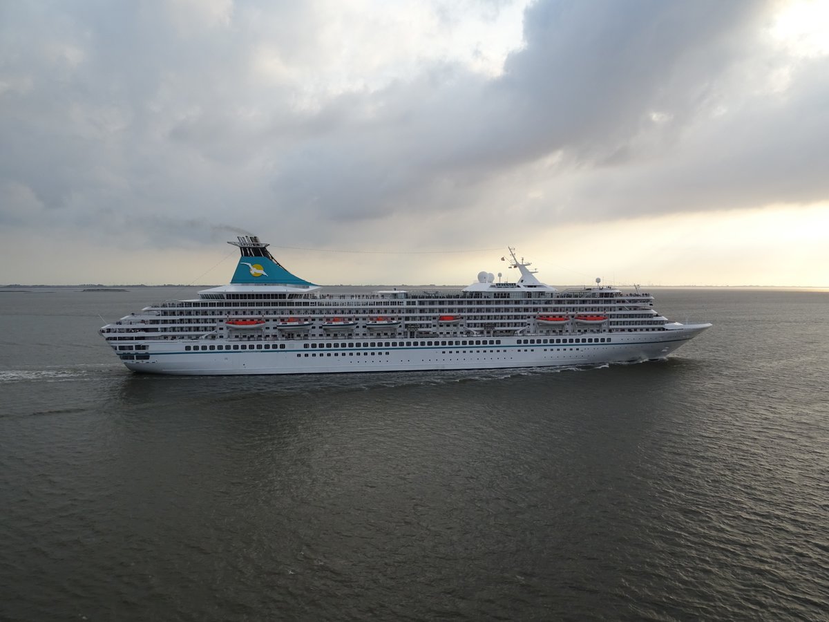 MS Artania auslaufend Bremerhaven August 2018