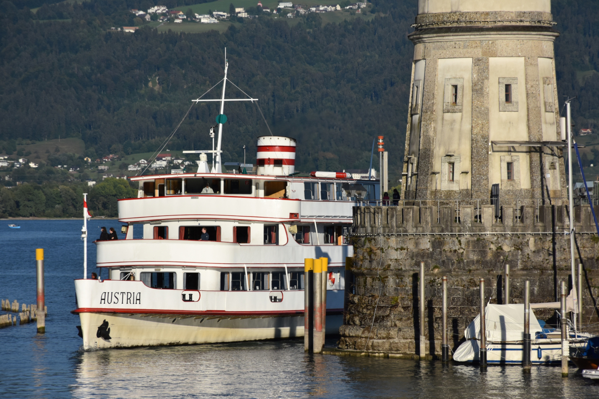 MS AUSTRIA in der Hafeneinfahrt von Lindau (2018-08-26)