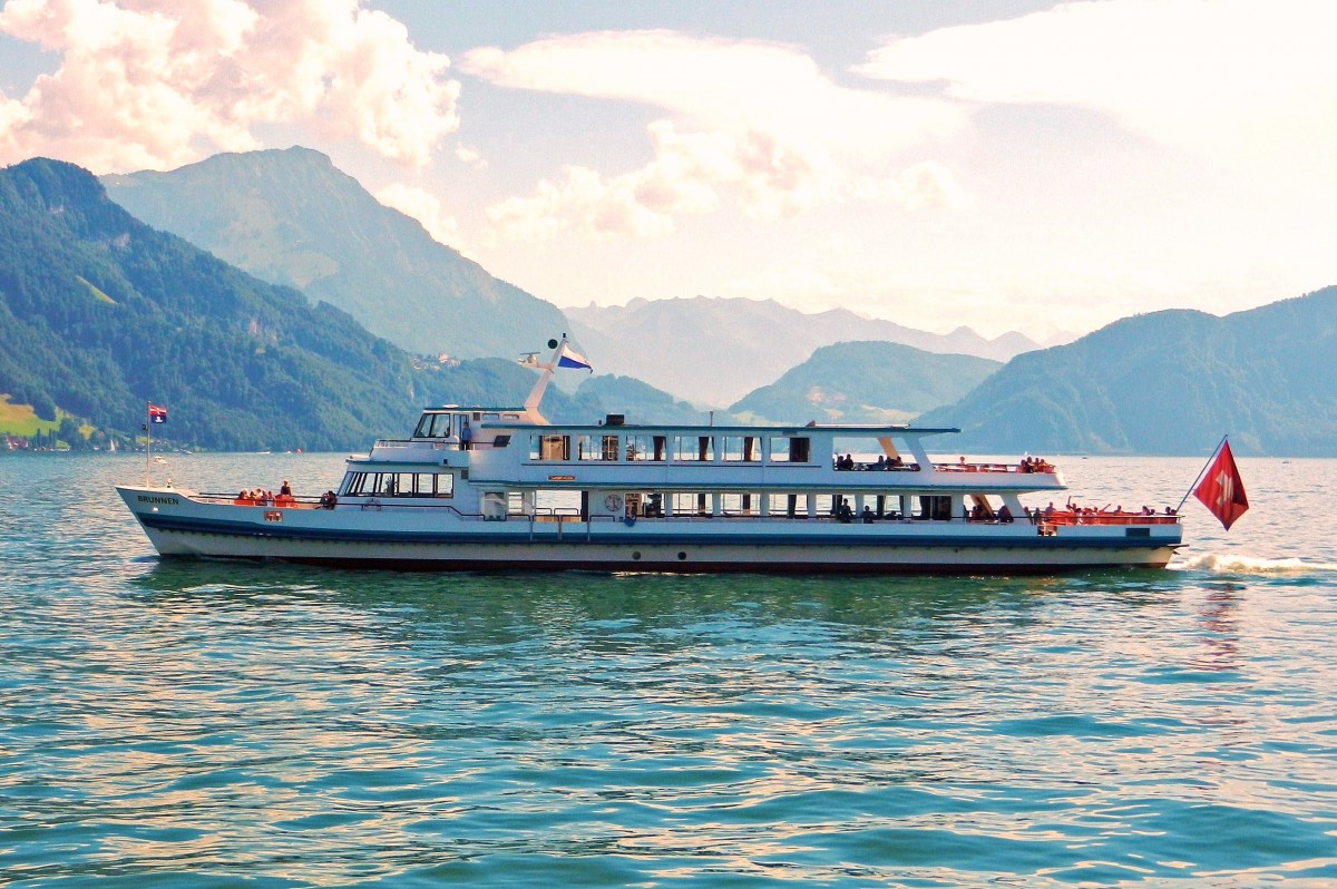 MS BRUNNEN, unterwegs auf dem Vierwaldstättersee. Eigner: Schifffahrtsgesellschaft des Vierwaldstättersees (SGV) - 17.07.2014