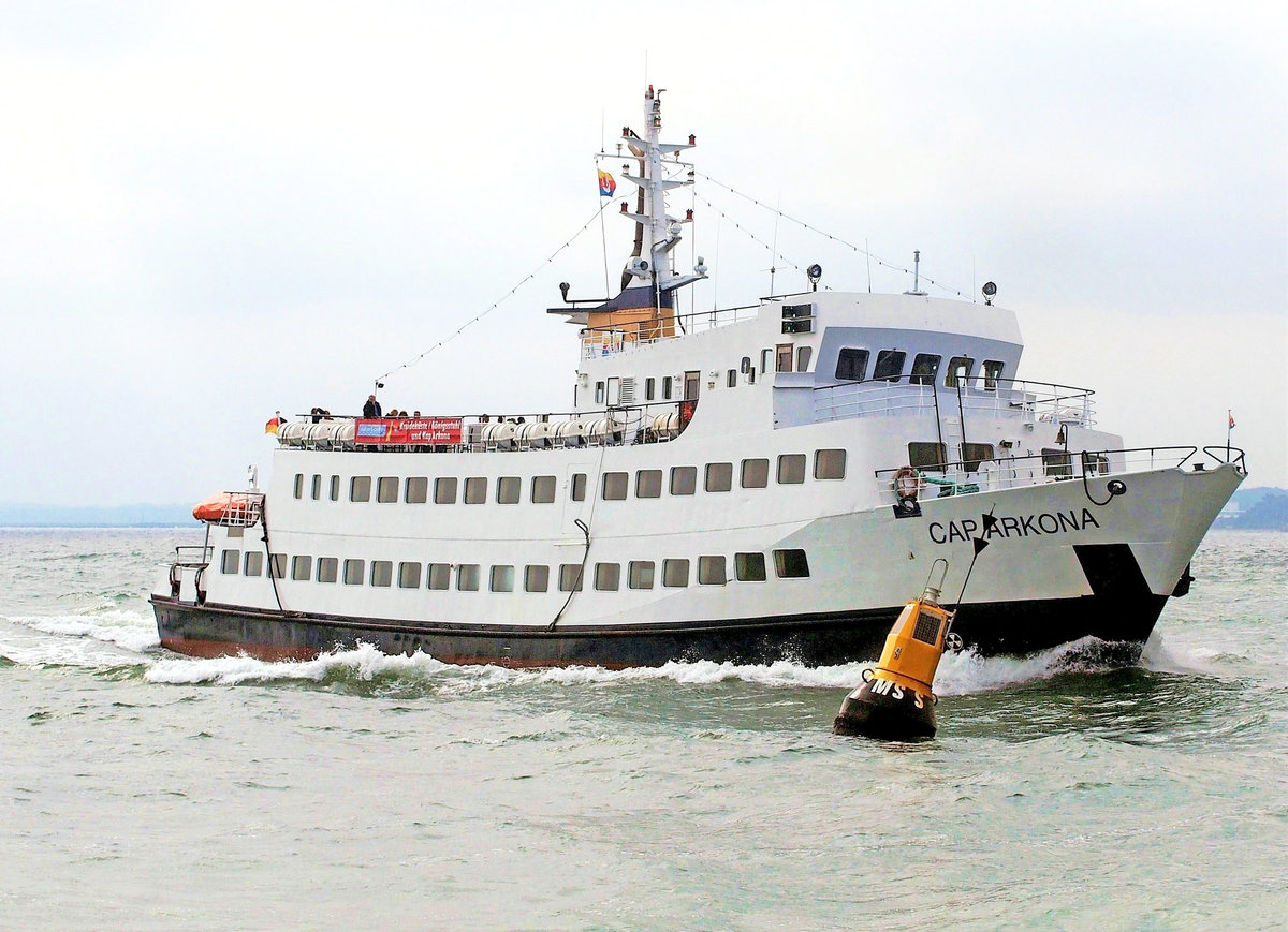 MS Cap Arkona fährt nach der Ausflugsfahrt zur Kreideküste in den Stadthafen von Sassnitz ein. (12. September 2015)