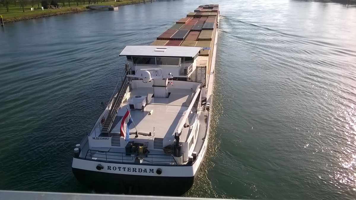 MS Eiger-Nordwand,Rückansicht, aufgenommen auf dem Rhein von der Passerelle-Brücke in Kehl am 26.1.16