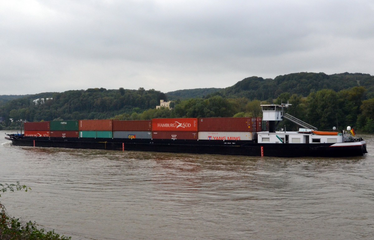 MS  EXCELSIOR,ein Binnencontainerschiff auf dem Rhein bei Rheinbreitbach, L.105 11m, B.40m, T. 2867. Beobachtet am 21.09.2013.