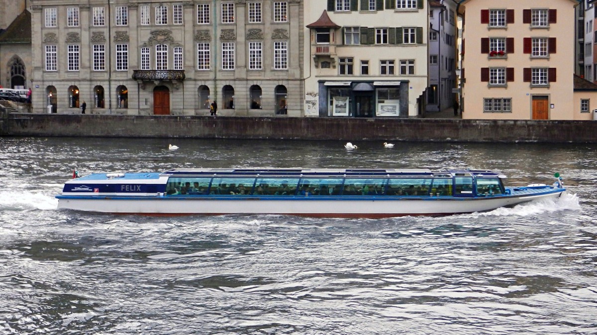 MS FELIX auf der Limmat in Zürich. Eigner: Zürichsee-Schifffahrtsgesellschaft - 11.10.2013