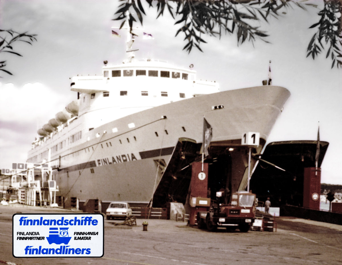 MS FINLANDIA (IMO:6622458) von den Finnlines am Skandinavienkai in Lübeck-Travemünde (1977)F