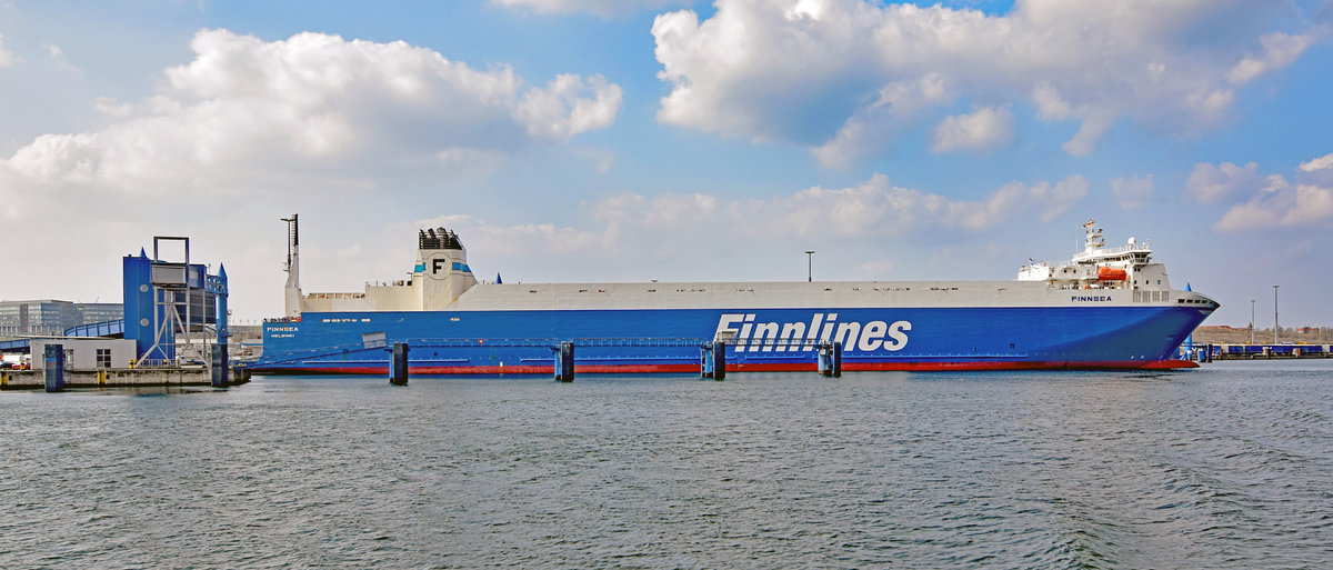 MS FINNSEA (IMO 9468891) am 30.3.2019 am Skandinavienkai in Lübeck-Travemünde