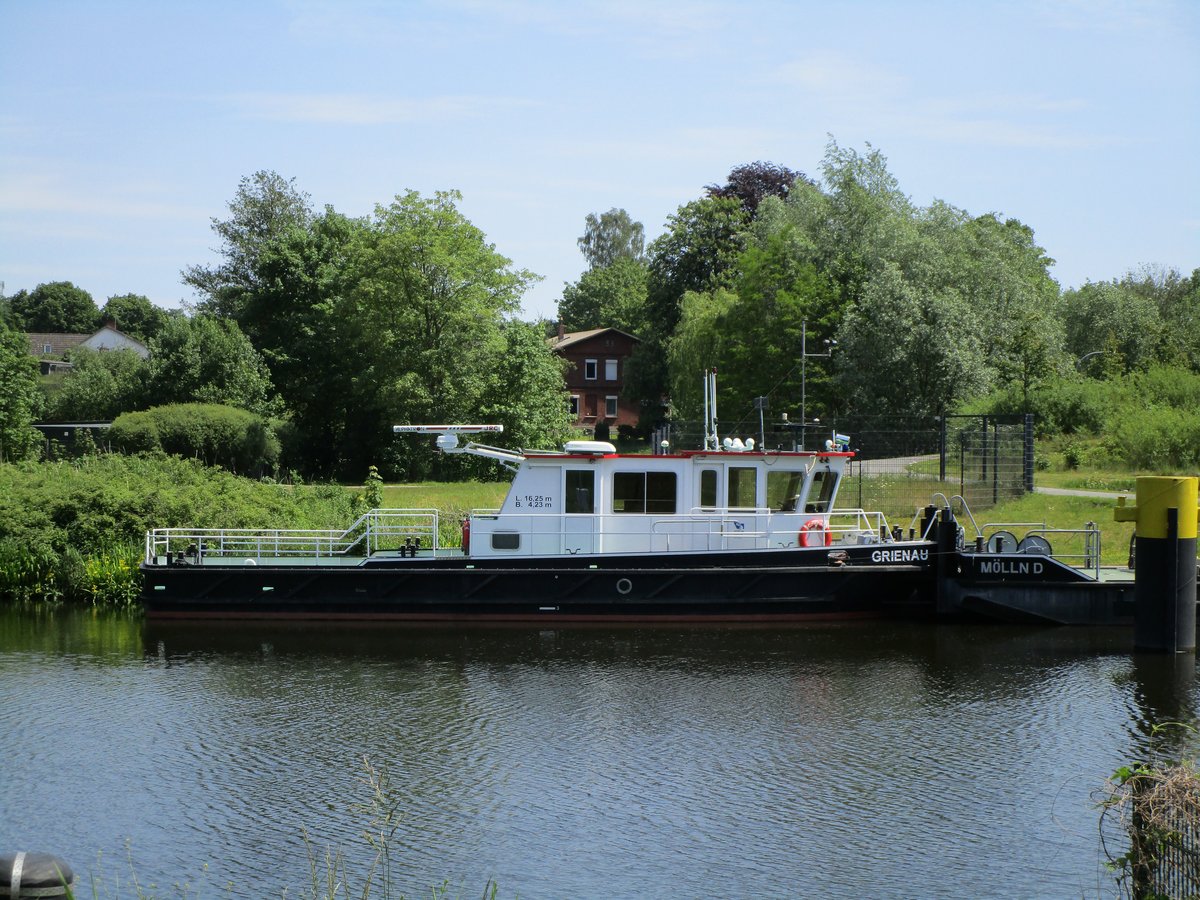 MS Grienau (05040790 , 16,25 x 4,23m) lag am 02.06.2019 unterhalb der Schleuse Berkenthin im Elbe-Lübeck-Kanal.