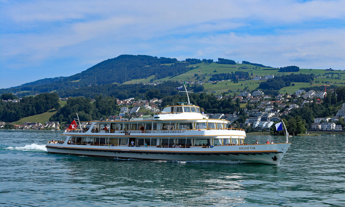 MS HELVETIA bei Richterswil am 31.07.2015.