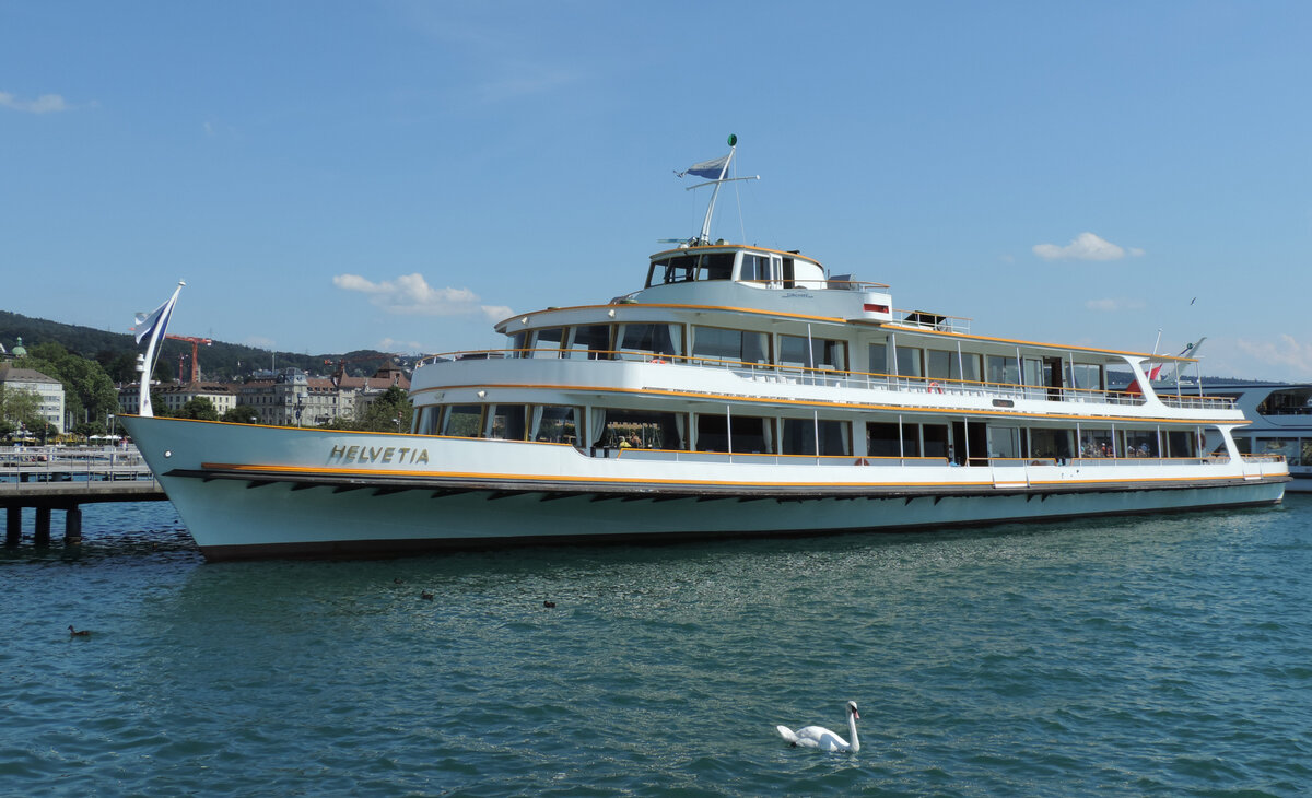 MS HELVETIA in Zürich, Bürkliplatz am 17.08.2013.