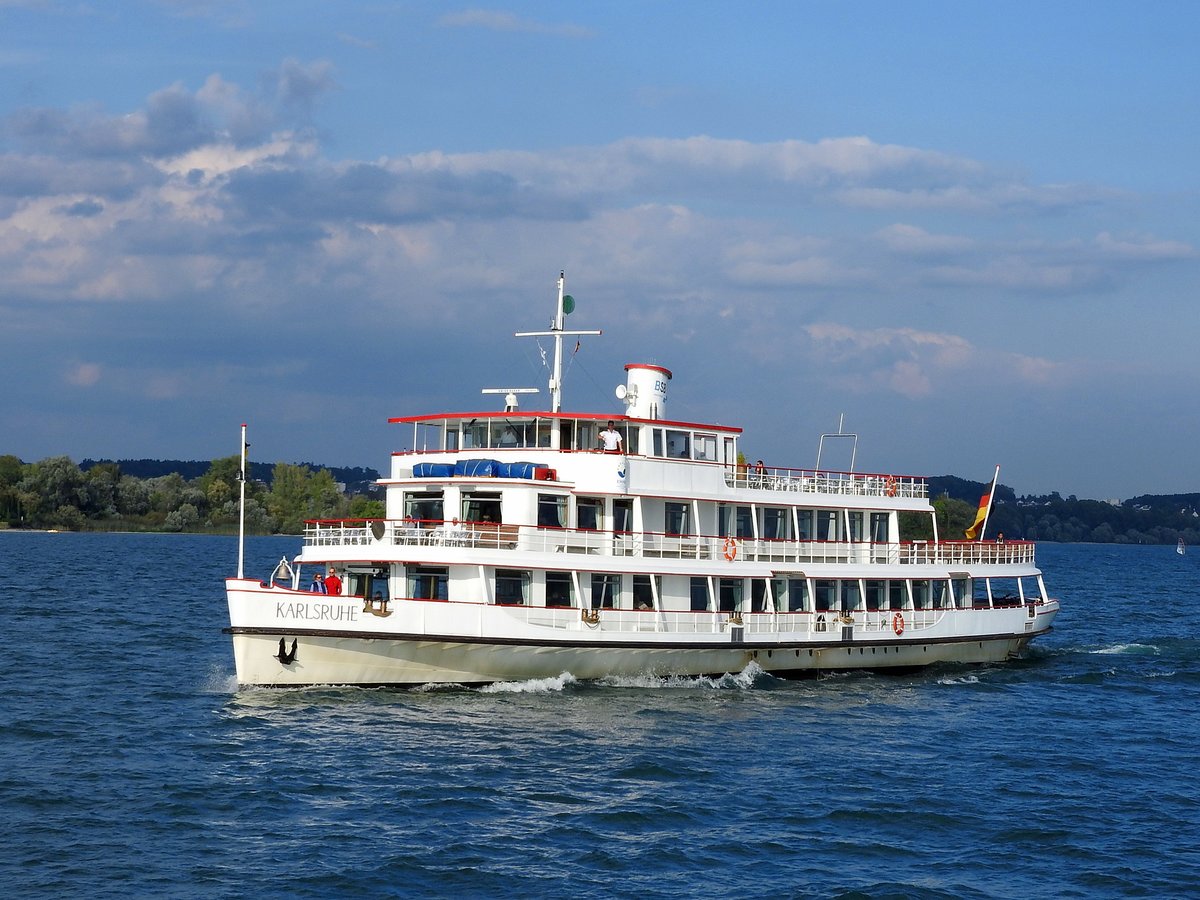 MS-KARLSRUHE,(L=56,3 B=11,38; Tiefgang 1,65m; 2x294kW; Bj. 1937) als Kursschiff bei Immendstaad am Bodensee; 180907