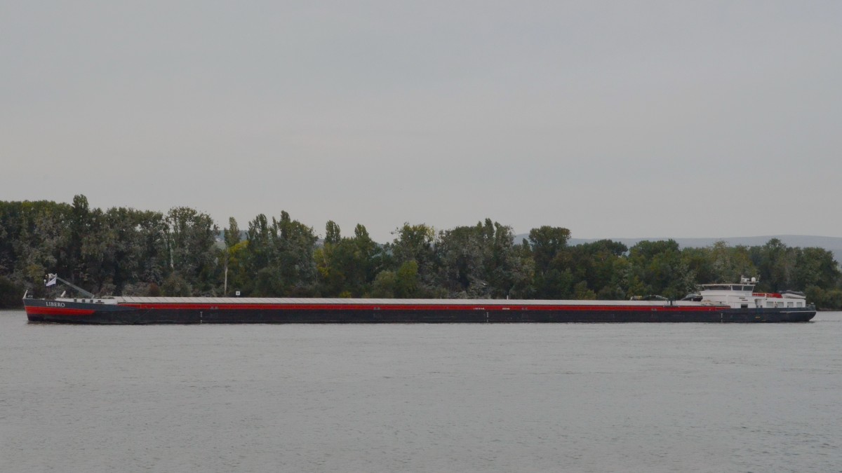 MS Libero, ein Binnenschiff auf dem Rhein bei Bingen am 28.09.2013 abgelichtet.