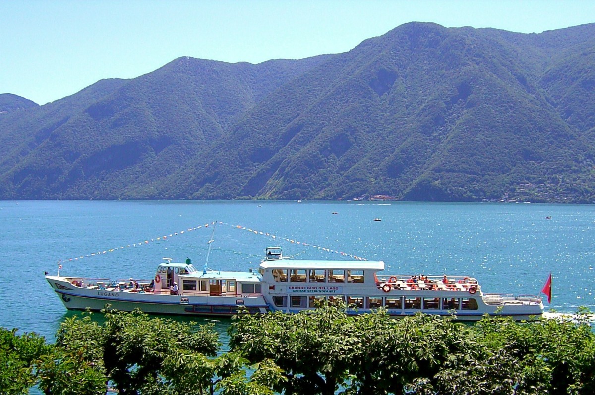 MS LUGANO unterwegs auf dem Luganersee. Baujahr 1961. Eigner: Società Navigazione del Lago di Lugano, Schweiz. Aufgenommen in Lugano - 25.06.2011