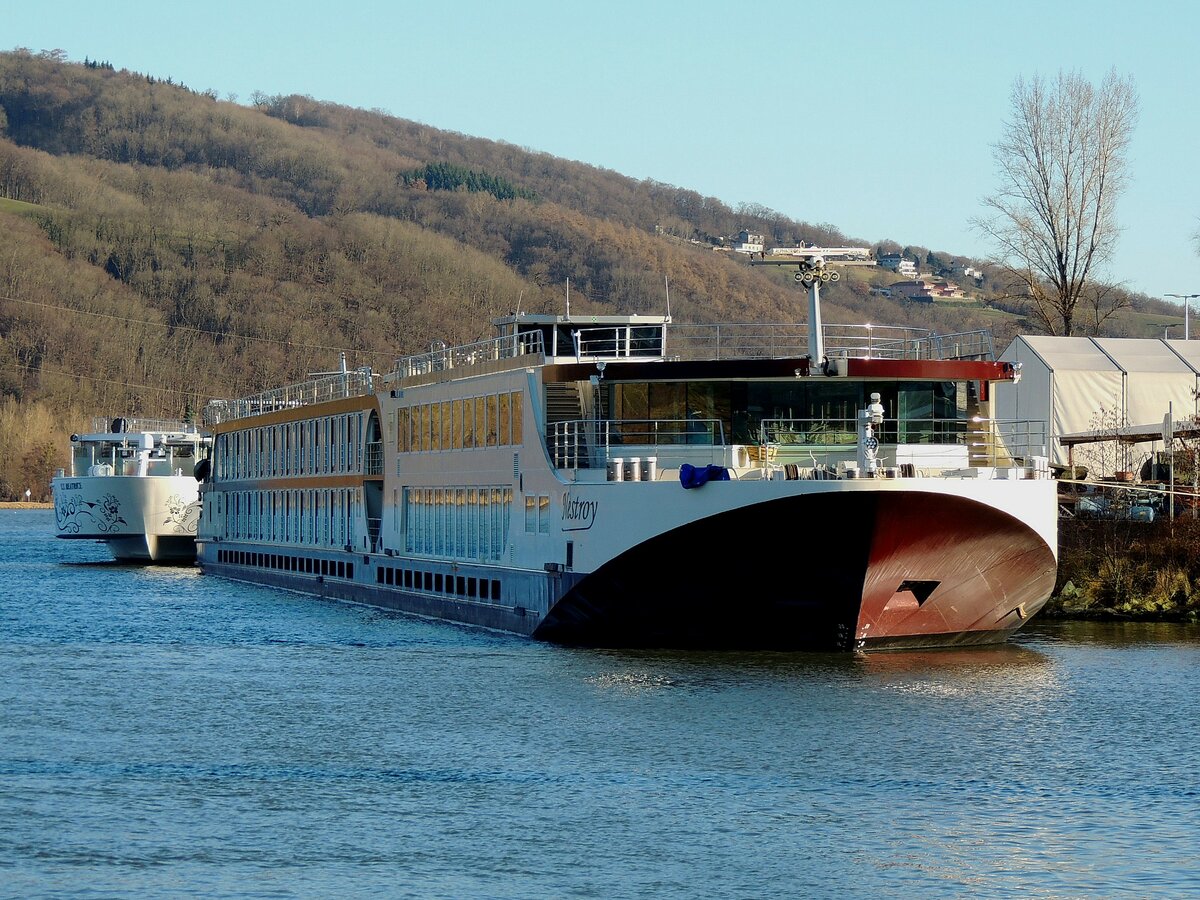 MS-NESTROY(269057249;L=125m; B=11,45m; Bj.2007)wartet im Linzer Winterhafen auf die nächste Saison; 220212
